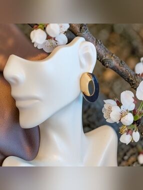 Vtg Elegant Black and Cream Earrings - Women Jewelry